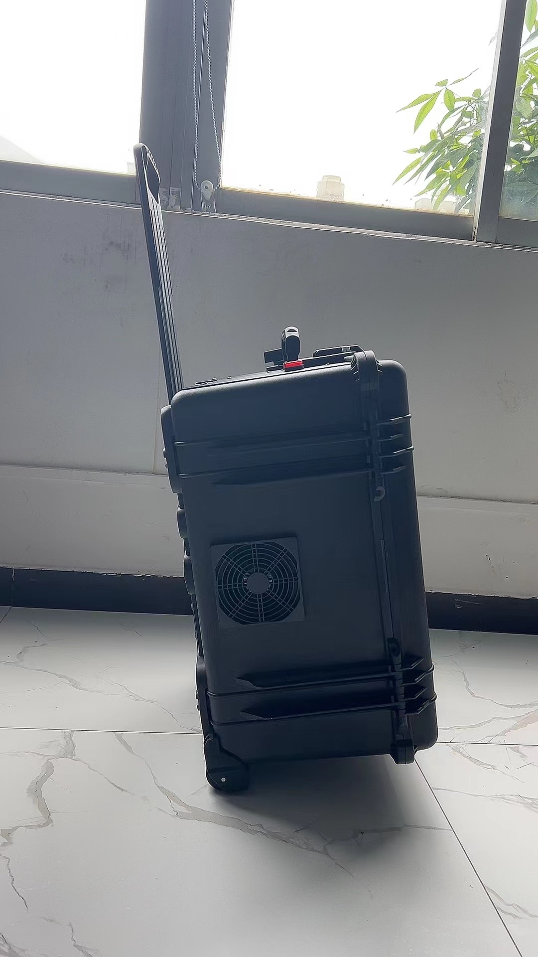 贾汪手拉箱型移动通信干扰器